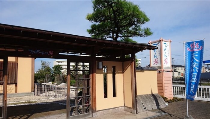 ロイブ富山店の全景