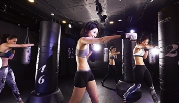 LAVA マイプラザ南富山店の暗闇キックボクシング